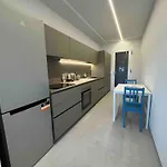 App4rent Zanetti Family Apartments, Sea View, Private Beach, Parking, Wifi شقة