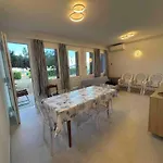 App4rent Zanetti Family Apartments, Sea View, Private Beach, Parking, Wifi ليدو دي يسولو