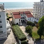 شقة App4rent Zanetti Family Apartments, Sea View, Private Beach, Parking, Wifi ليدو دي يسولو