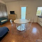App4rent Zanetti Family Apartments, Sea View, Private Beach, Parking, Wifi شقة