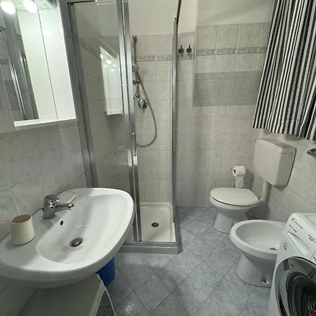 App4rent Zanetti Family Apartments, Sea View, Private Beach, Parking, Wifi شقة