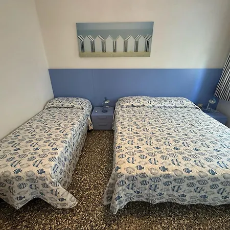 App4rent Zanetti Family Apartments, Sea View, Private Beach, Parking, Wifi * ليدو دي يسولو