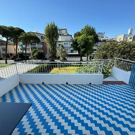 App4rent Zanetti Family Apartments, Sea View, Private Beach, Parking, Wifi شقة ليدو دي يسولو