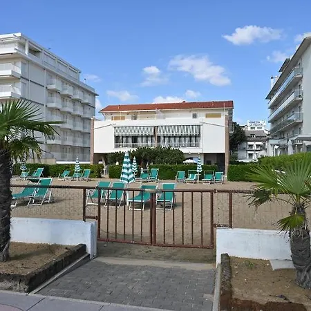 App4rent Zanetti Family Apartments, Sea View, Private Beach, Parking, Wifi Apartment Lido di Jesolo