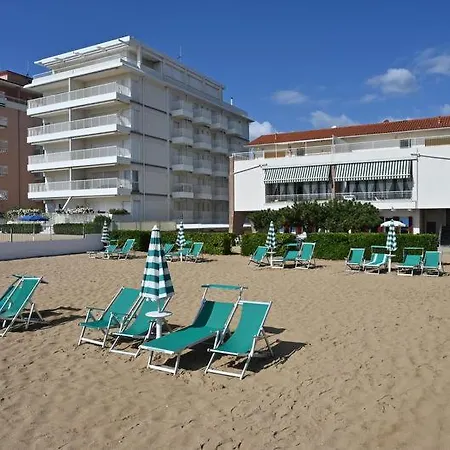 App4rent Zanetti Family Apartments, Sea View, Private Beach, Parking, Wifi * Lido di Jesolo